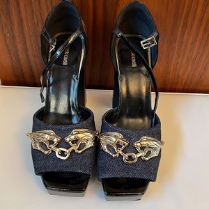 ROBERTO CAVALLI 38 1/2 made in italy. All leather max snake print heel perfect